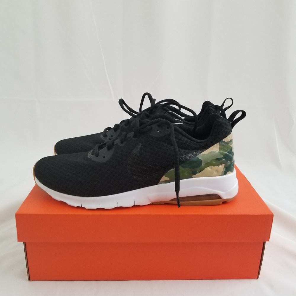 NWB nike air sneakers